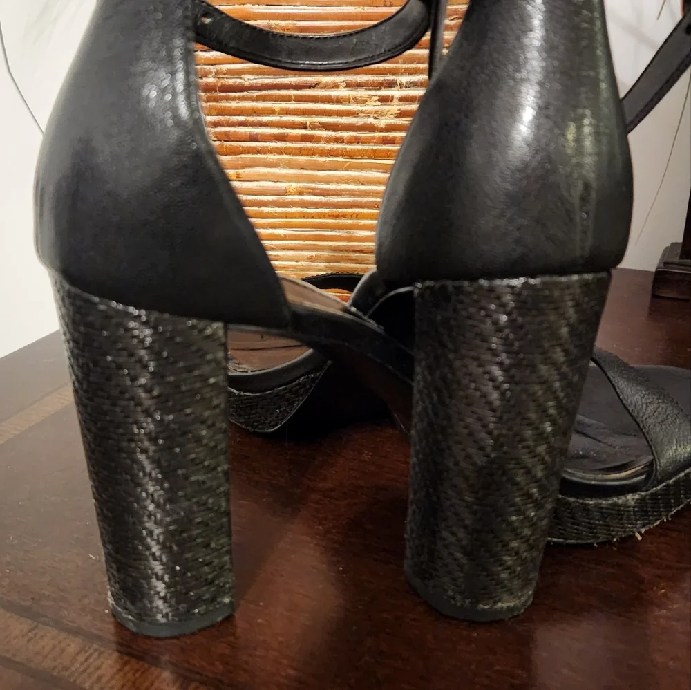 Heels - Picture 5 of 9